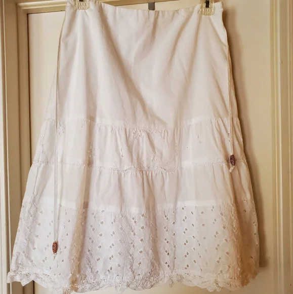 White lace skirt by Nine & CO Petite 6p - Picture 2 of 3